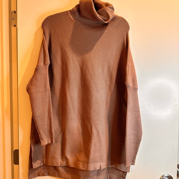 Oversized brown turtleneck sweater. EXTREMELY SOFT - Picture 2 of 3